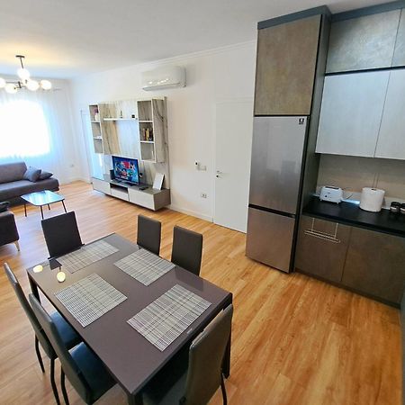 Pazari Luxury Central Apartment Tirana Exteriör bild