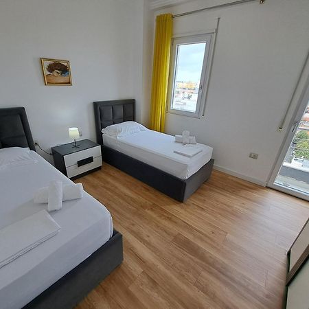 Pazari Luxury Central Apartment Tirana Exteriör bild