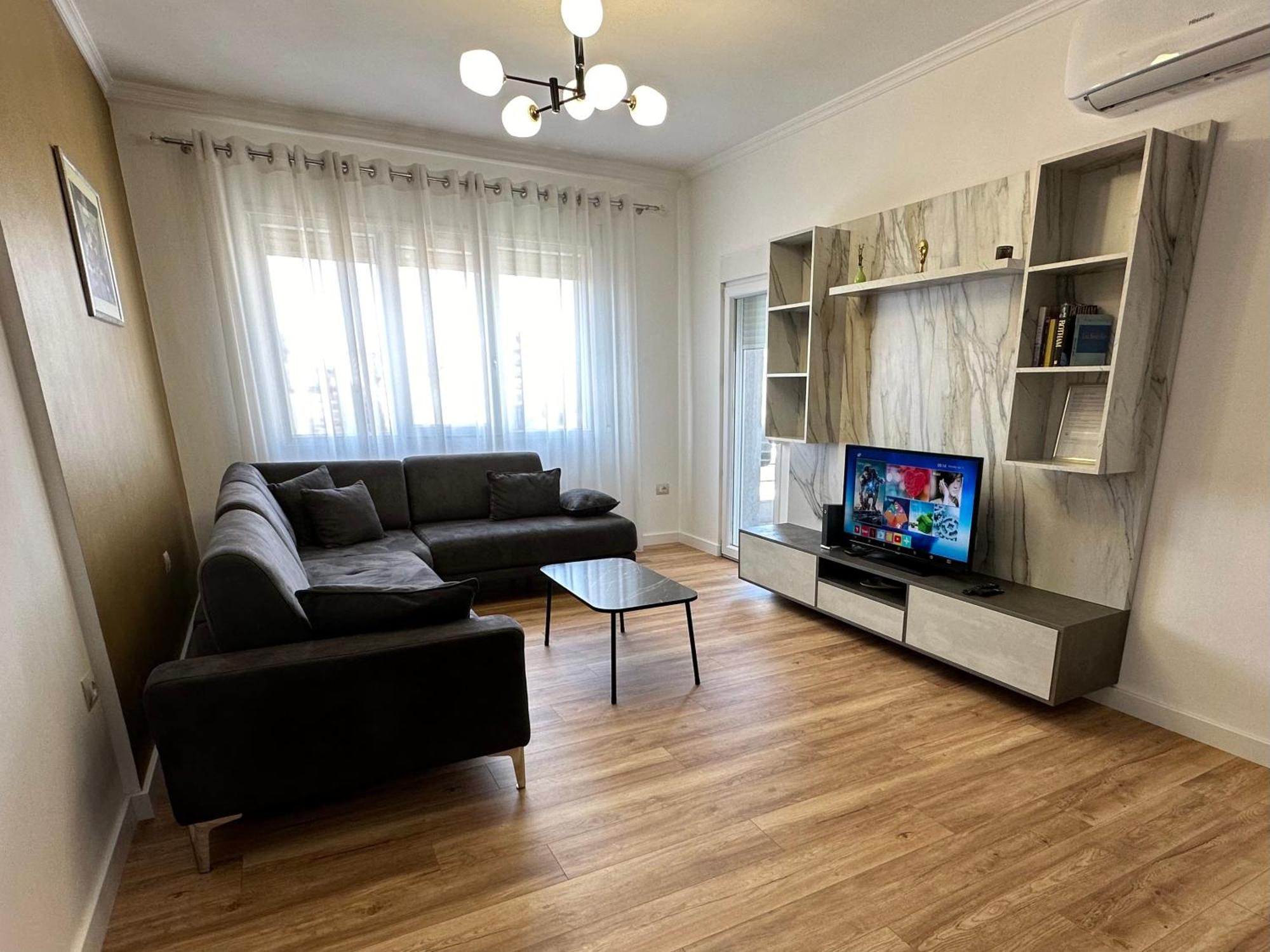 Pazari Luxury Central Apartment Tirana Exteriör bild