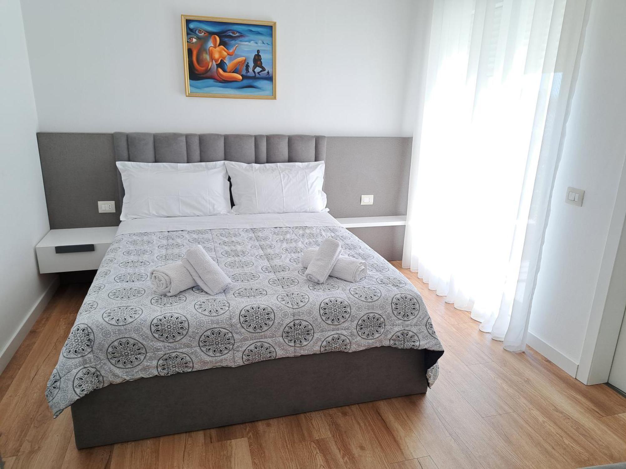 Pazari Luxury Central Apartment Tirana Exteriör bild
