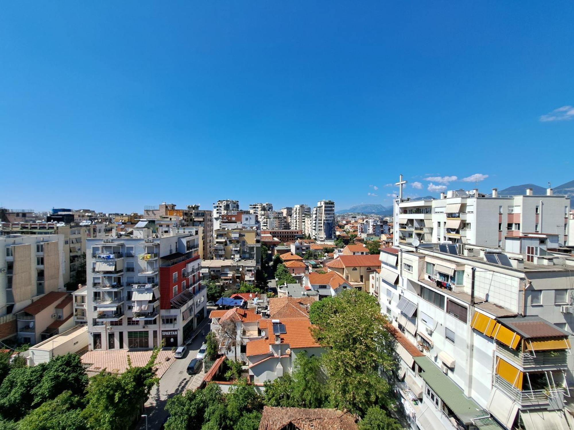 Pazari Luxury Central Apartment Tirana Exteriör bild