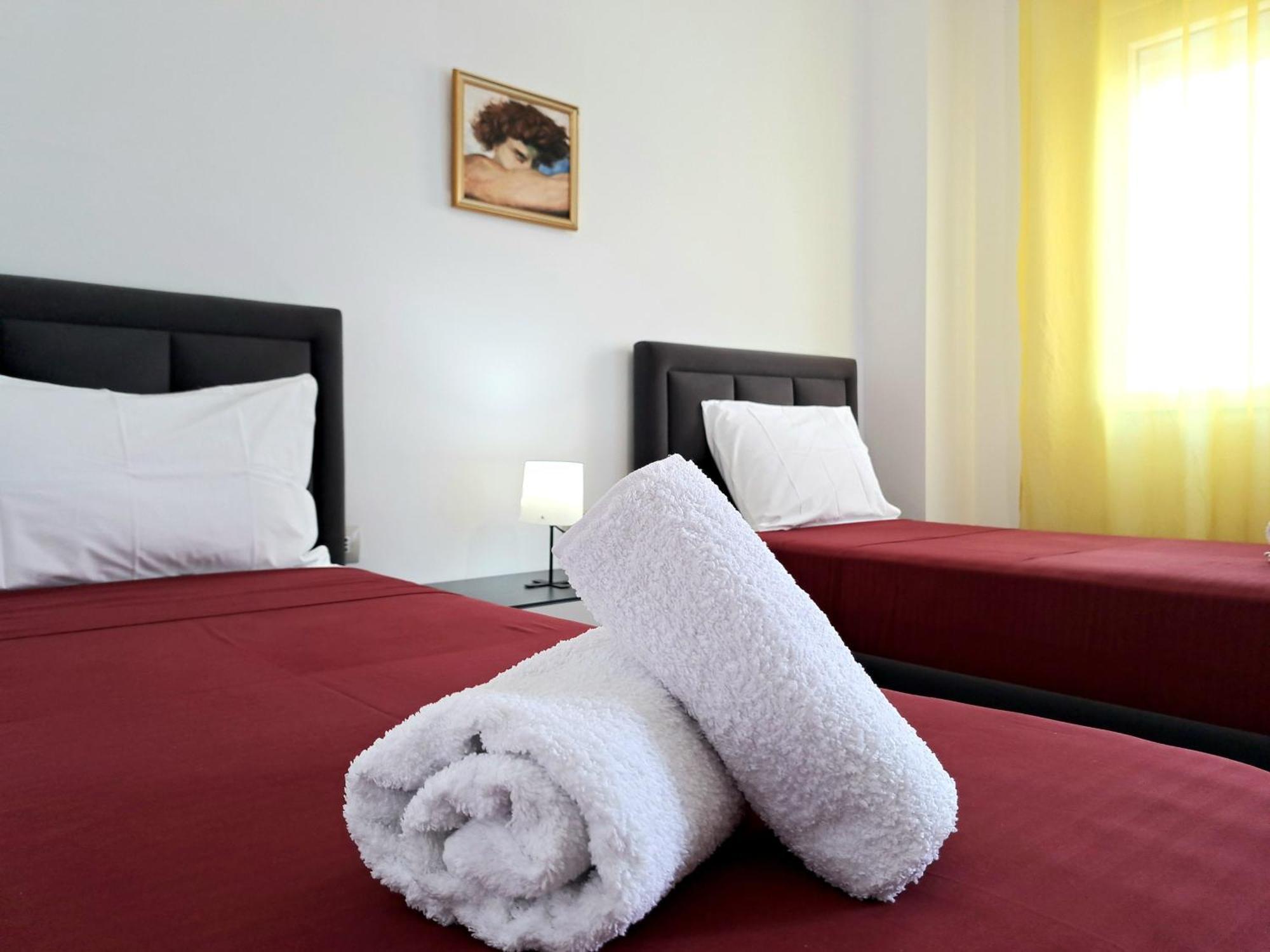 Pazari Luxury Central Apartment Tirana Exteriör bild