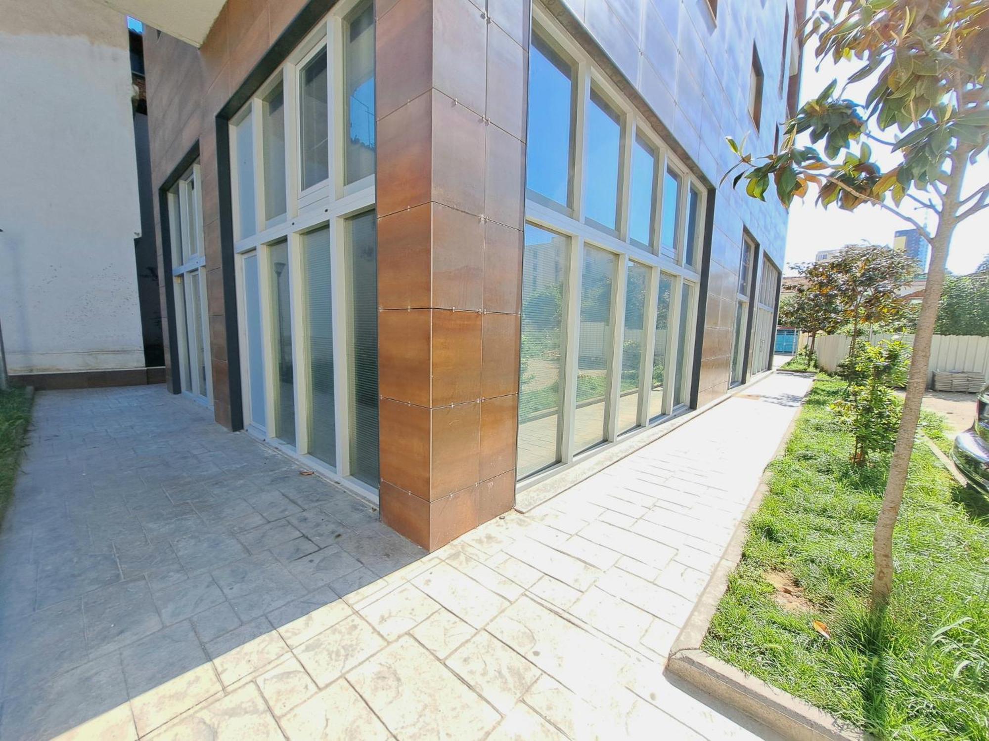 Pazari Luxury Central Apartment Tirana Exteriör bild
