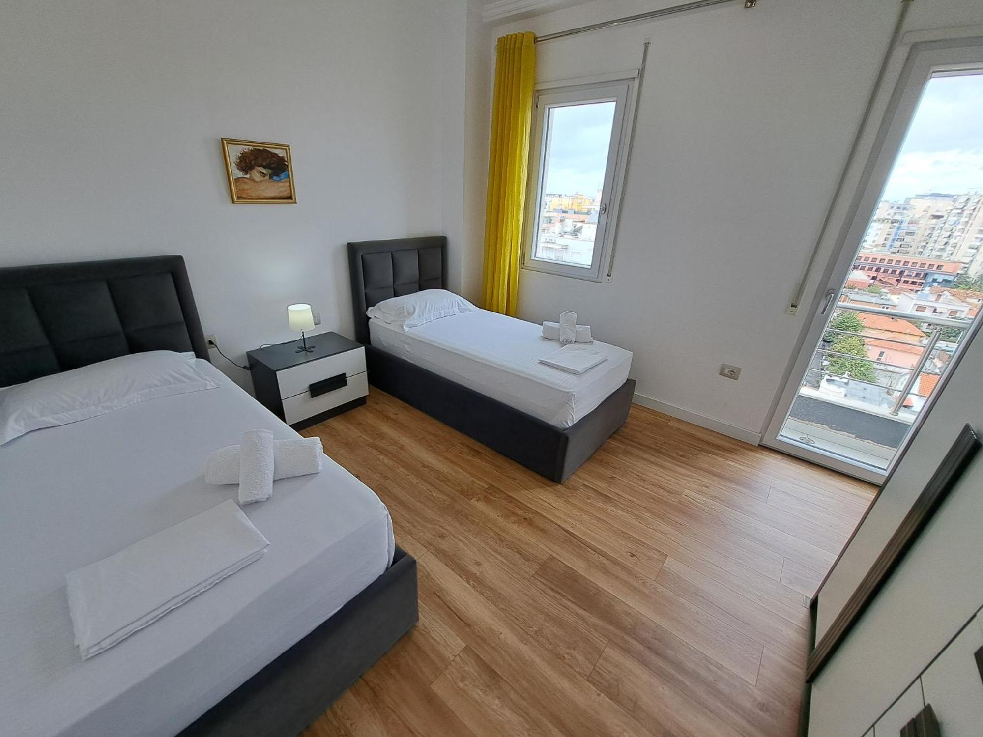 Pazari Luxury Central Apartment Tirana Exteriör bild