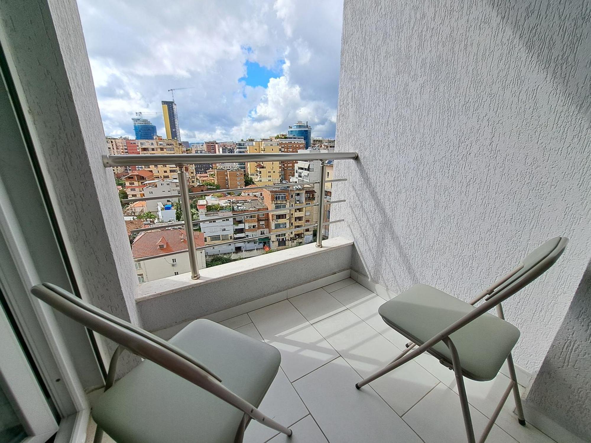 Pazari Luxury Central Apartment Tirana Exteriör bild